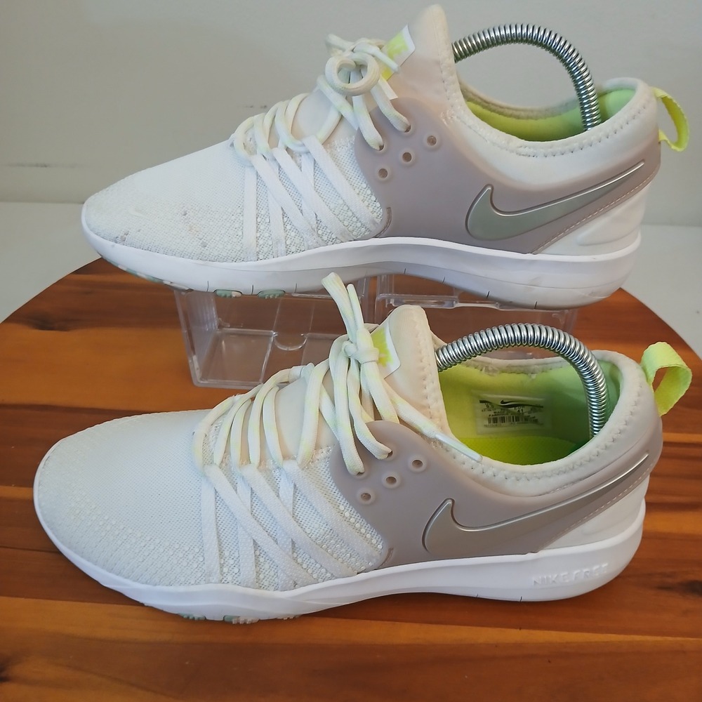 Nike Free TR 7 Women 9.5 White Rose Running Shoes Sneakers 904651-102